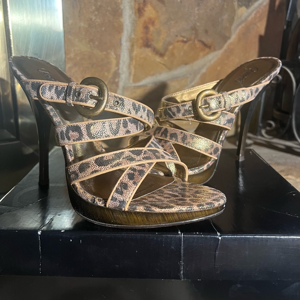 Carlos Santana leopard heel